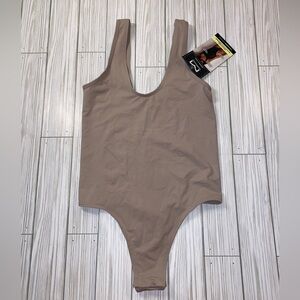 Maidenform Smoothing Seamless Thong Bodysuit nude
